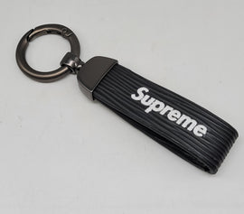 BRAND NEW SUPREME BLACK PENDANT WITH CALF LEATHER KEYCHAIN KEY RING TAG