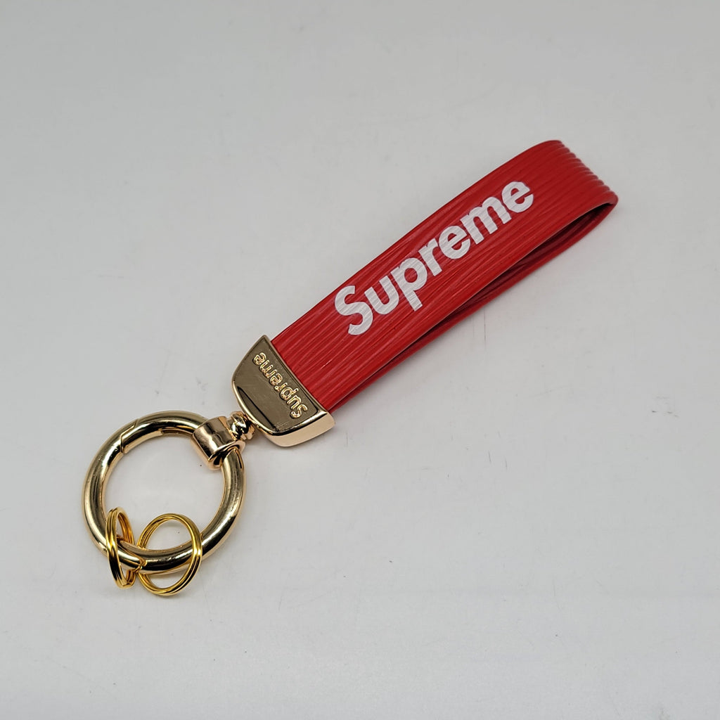 BRAND NEW SUPREME RED PENDANT WITH CALF LEATHER KEYCHAIN KEY RING TAG