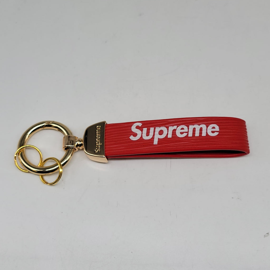 BRAND NEW SUPREME RED PENDANT WITH CALF LEATHER KEYCHAIN KEY RING TAG